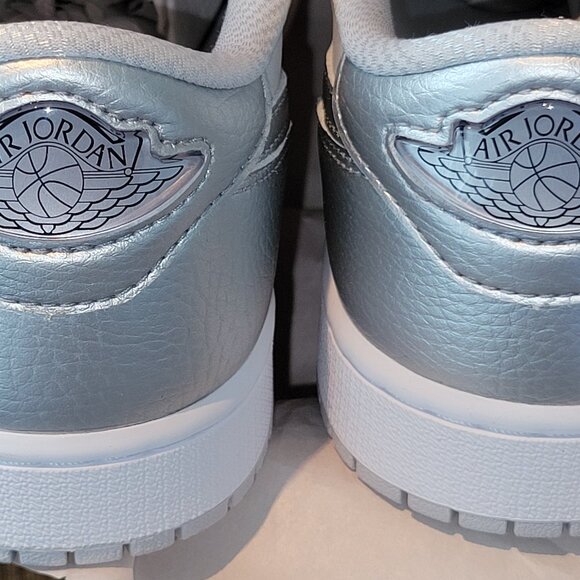 Air Jordan 1 Retro Low OG | Neutral Grey/Metallic Silver | Size 10.5 | New - Picture 6 of 12